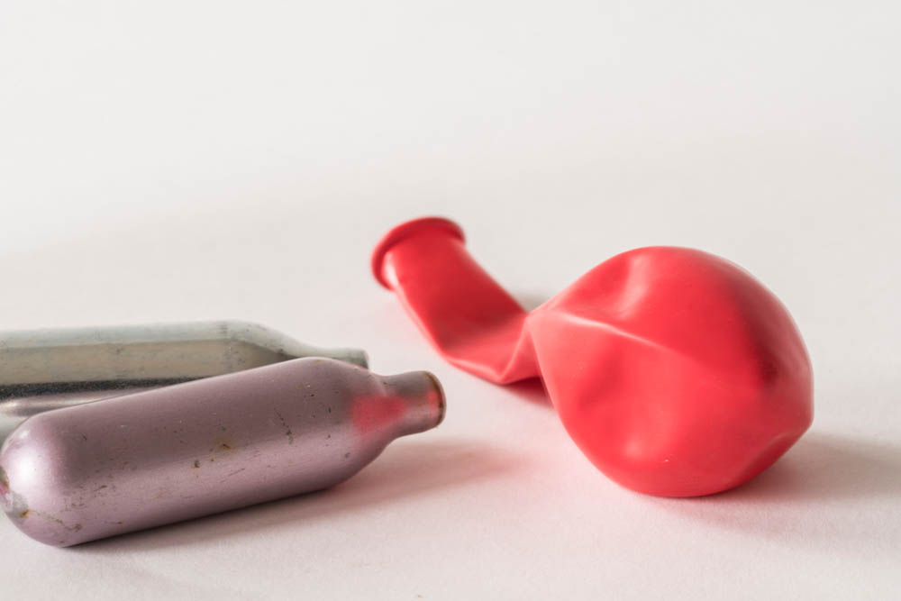 Замена баллонов веселящего газа и круглосуточная доставка